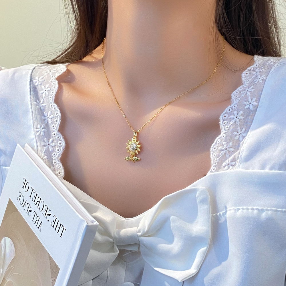 Korean minimalist sunflower pendant titanium steel necklace for women's ins, trendy and versatile, exquisite collarbone chain with full diamonds details Picture