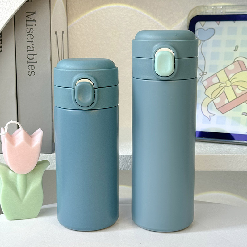 High-appearance-level insulated cup, a new 2024 portable drinking cup with a bouncy lid for girls and students going to school full figure
