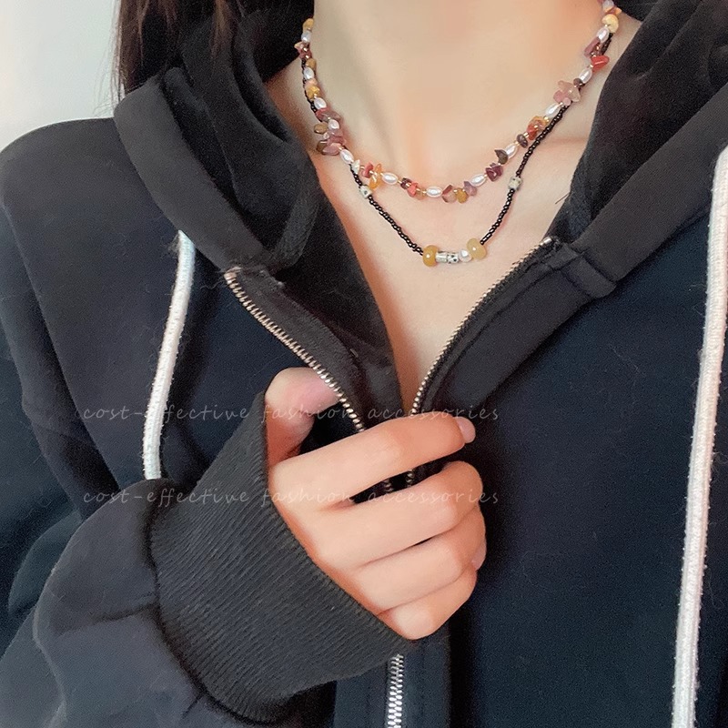New Chinese-style retro beaded necklace for women in autumn 2025, new irregular-shaped pearl collarbone chain, cold style necklace trend full figure