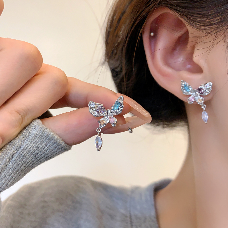 Korean 925 silver needle pearl stud earrings for women, Instags-style, light luxury, niche, high-end design, versatile, and popular online celebrity earrings wholesale details Picture