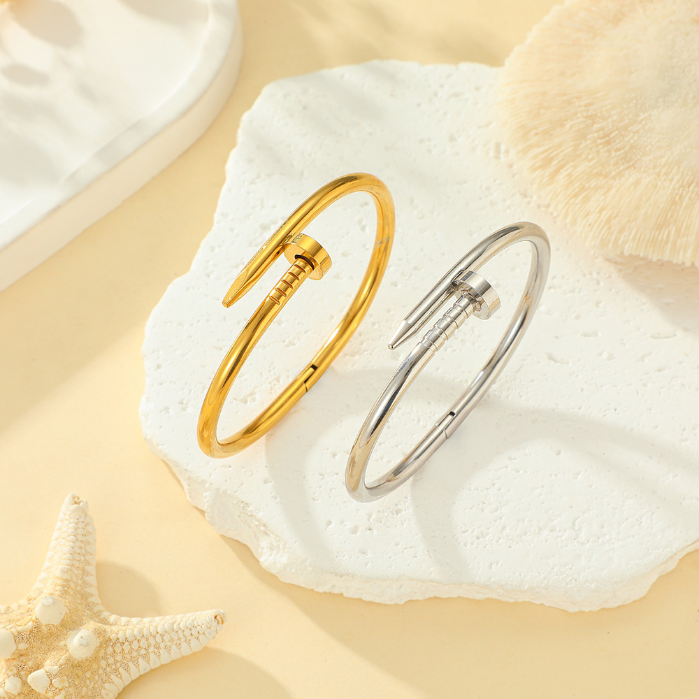 Cross-border best-selling European and American bestseller, plum blossom smooth nail 18K gold snap buckle, versatile, high-end, trendy and fashionable ins bracelet Specification drawing