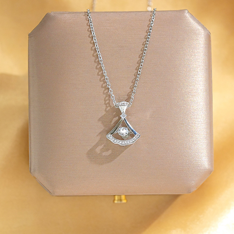 Silver zircon dress, dynamic necklace, women's niche design sense, titanium steel collarbone chain, fashionable, simple and versatile accessory Specification drawing