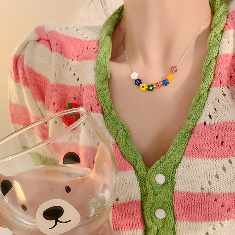 Colorful glass flower beaded necklace, sweet collarbone chain for women in summer, ins trendy, light luxury, niche design, sweet and cool style Application Scenario