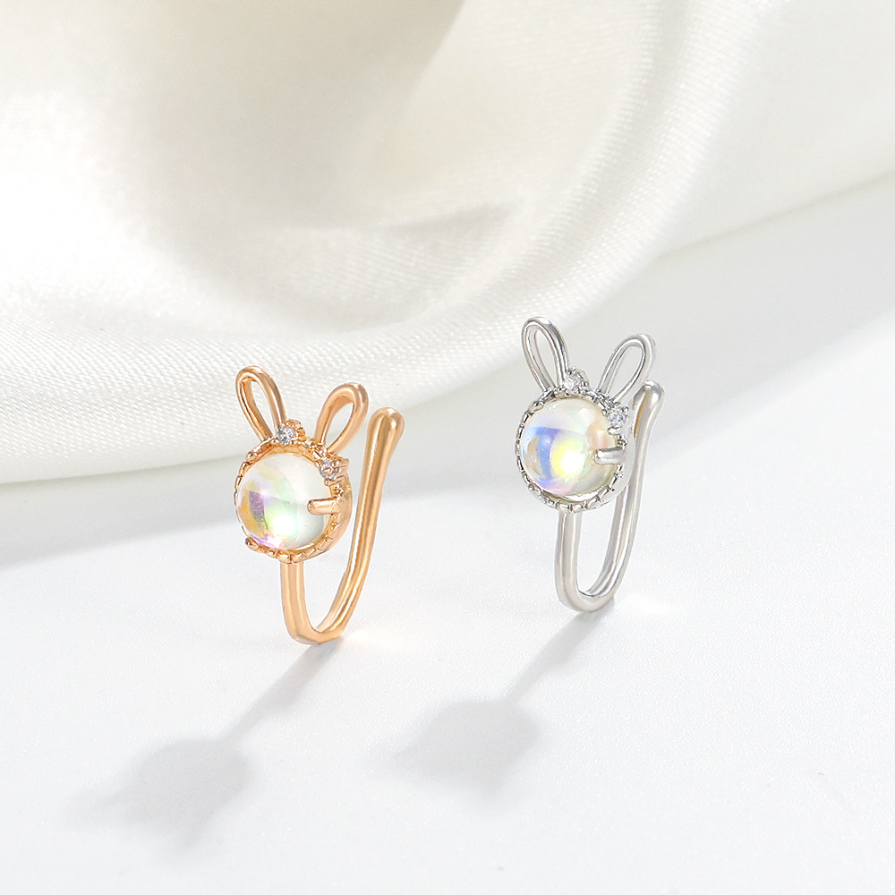 Cross-border European and American U-shaped rabbit nose clip nose nail fashion non-perforated diamond-encruted moonstone rabbit nose decoration piercing accessory Application Scenario