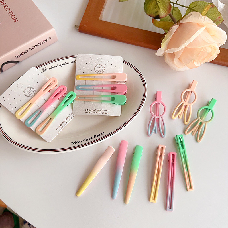 Korean candy-colored duckbill clips, simple macaron metal bb clips, girl's side bangs clips, and scratch-off clips details Picture