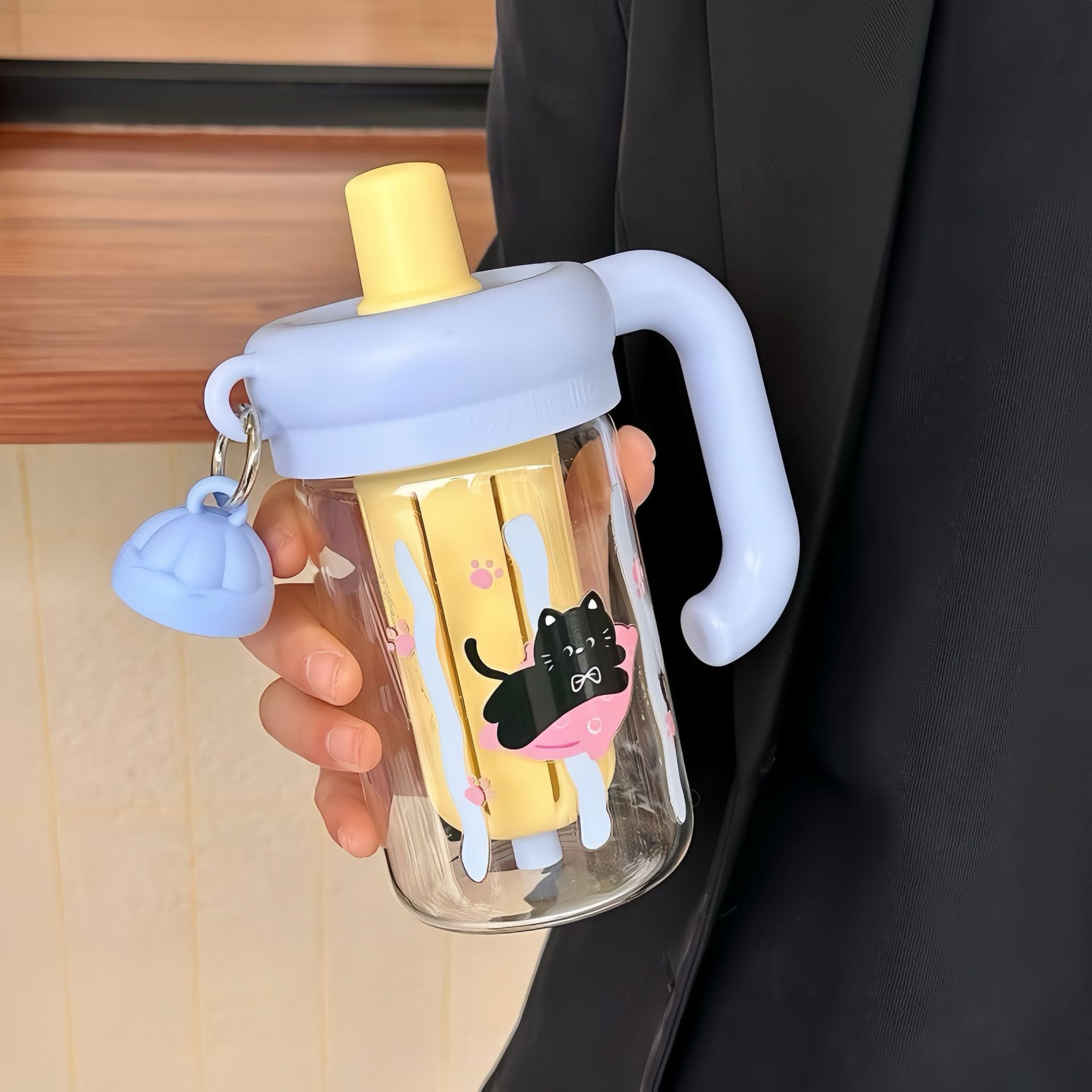 Cartoon hand-held water cup, high-temperature resistant filter, tea-making glass cup, exquisite and cute, high borosilicate water cup gift for girls full figure