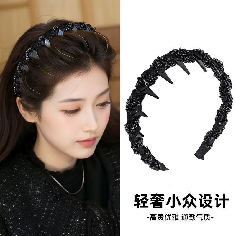 A new high-end, tooth-patterned hair band, a light luxury hair-pressing headband with a delicate fragrance style, handcrafted beaded hair tie headwear full figure