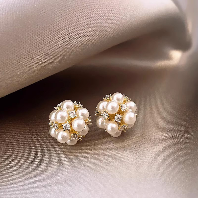 Light luxury, high-end, elegant and grand pearl flower stud earrings, unique women's earrings, exquisite commuting round face earrings Specification drawing