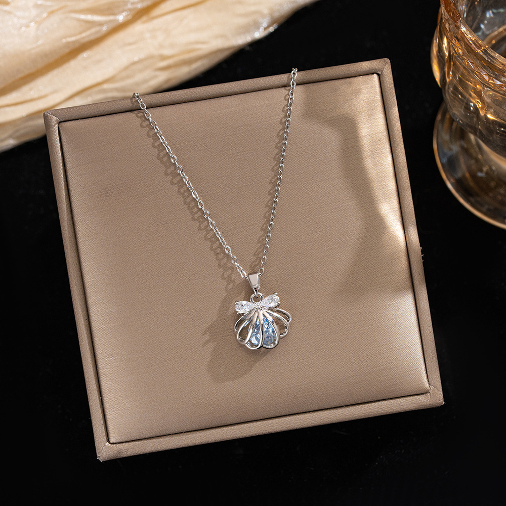 Silver one-shell bow necklace, women's hollowed-out shell pendant, dreamy and girlish, high-end collarbone chain accessory details Picture