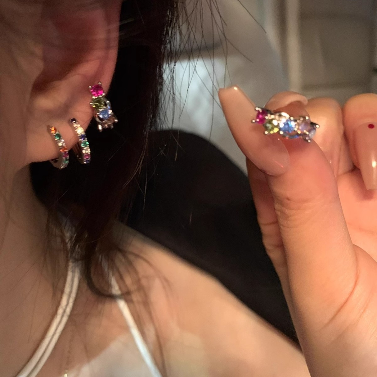 Colorful diamond-encrusted ear buckles for women, sweet and cool, fashionable and simple, ins style, versatile earrings, light luxury and high-end earrings Specification drawing