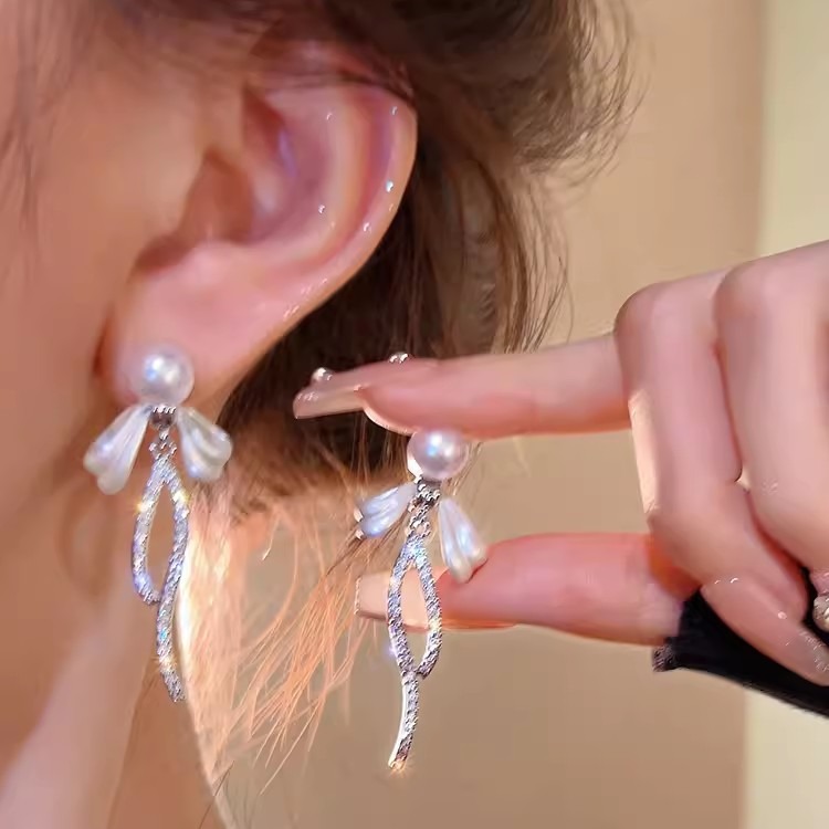 White bow pearl stud earrings are long earrings suitable for women with big round faces, exuding a light luxury and high-end charm details Picture