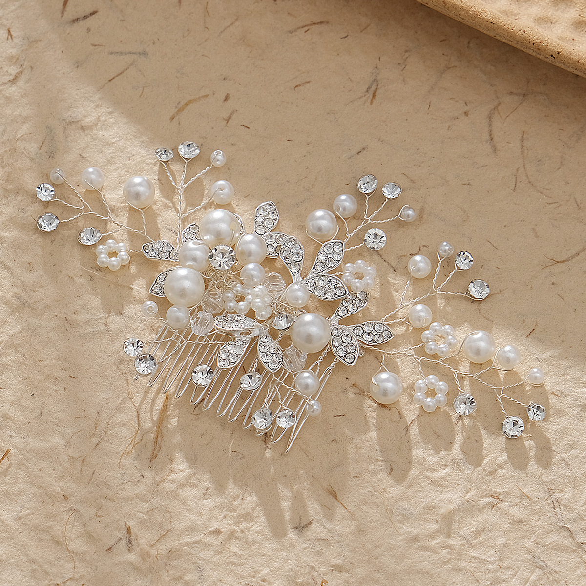 European and American wedding accessories, bride combs, handcrafted pearl headwear, alloy rhinestone coils, hair combs, manufacturer wholesale accessories Specification drawing