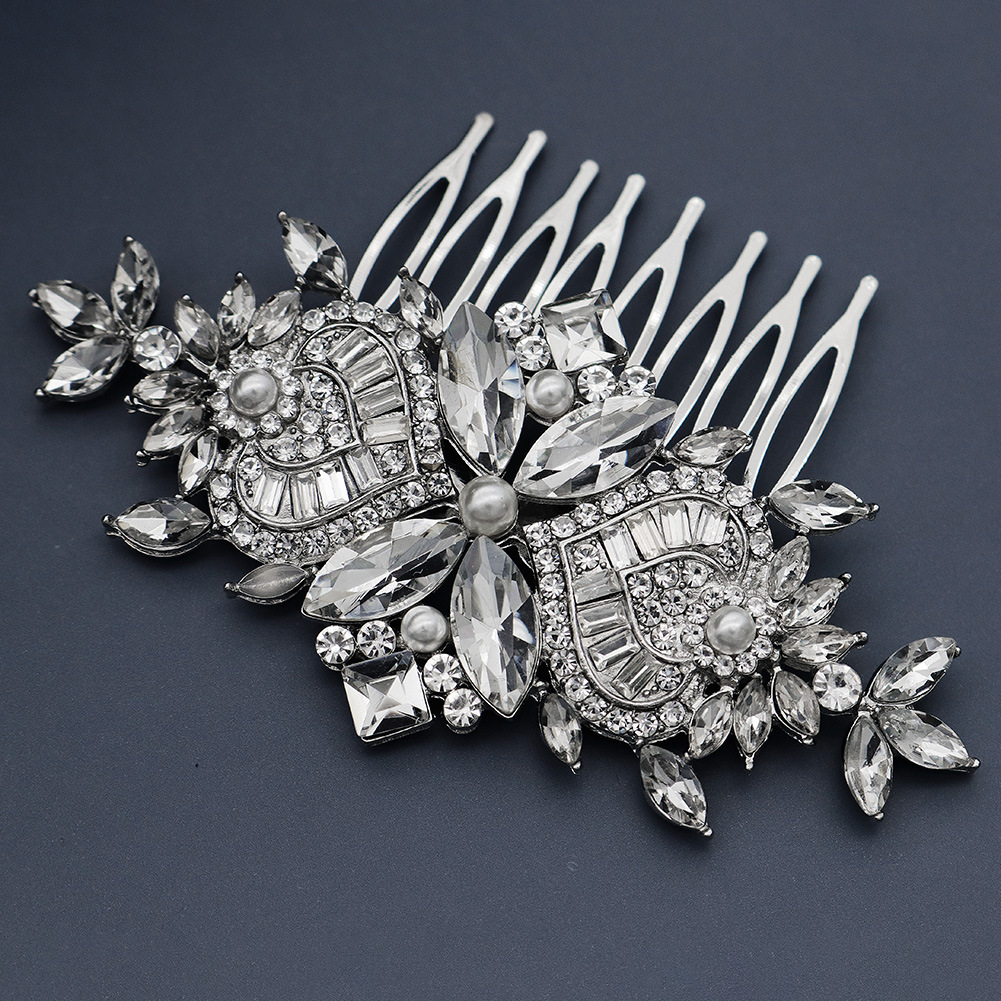 European and American retro accessories, pearl and water diamond hair combs, wedding shooting, updo accessories, luxurious and versatile headwear, bride's comb Application Scenario