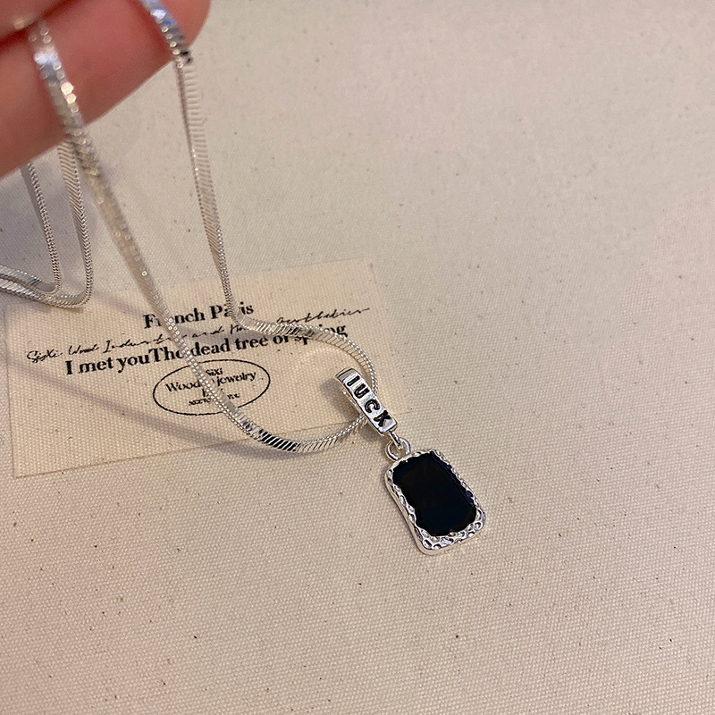 Hip-hop style simple black tag titanium steel necklace, women's fashion, niche, high-end, sweet and cool collarbone sweater chain accessory Application Scenario