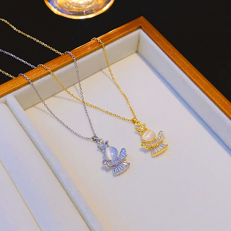 Wholesale of fashionable and light luxury cat's eye stone crown angel necklace for women, studded with diamonds, zircon pendant, titanium steel collarbone chain full figure
