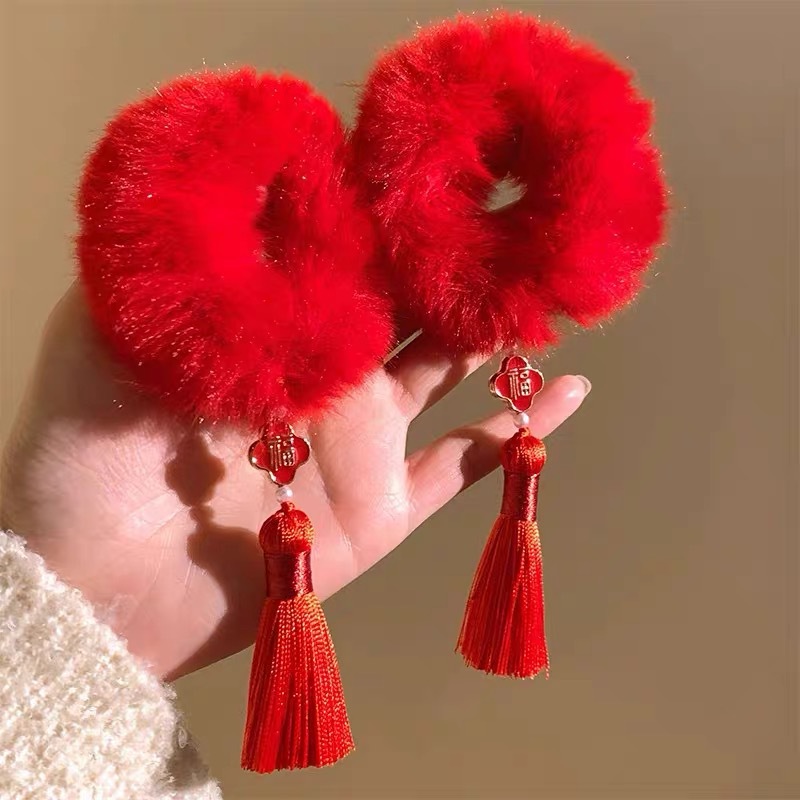 Bid farewell to the old and welcome the new! New Year's red tassel, plush, large intestine hair band, women's high-end look, bun hairstyle, traditional Chinese style hair accessory full figure