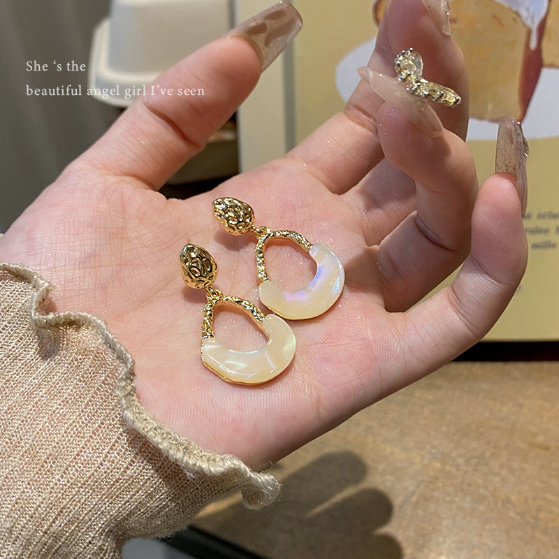 Cold style acrylic resin earrings for women, new 2024 style, elegant metal irregular stud earrings, high-end earrings Specification drawing