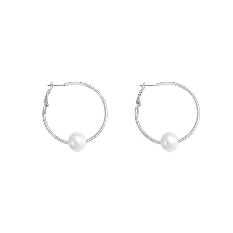 Cold and elegant metal brushed circle earrings for women, high-end and stylish ear buckles, exaggerated commuting earrings wholesale Item Picture