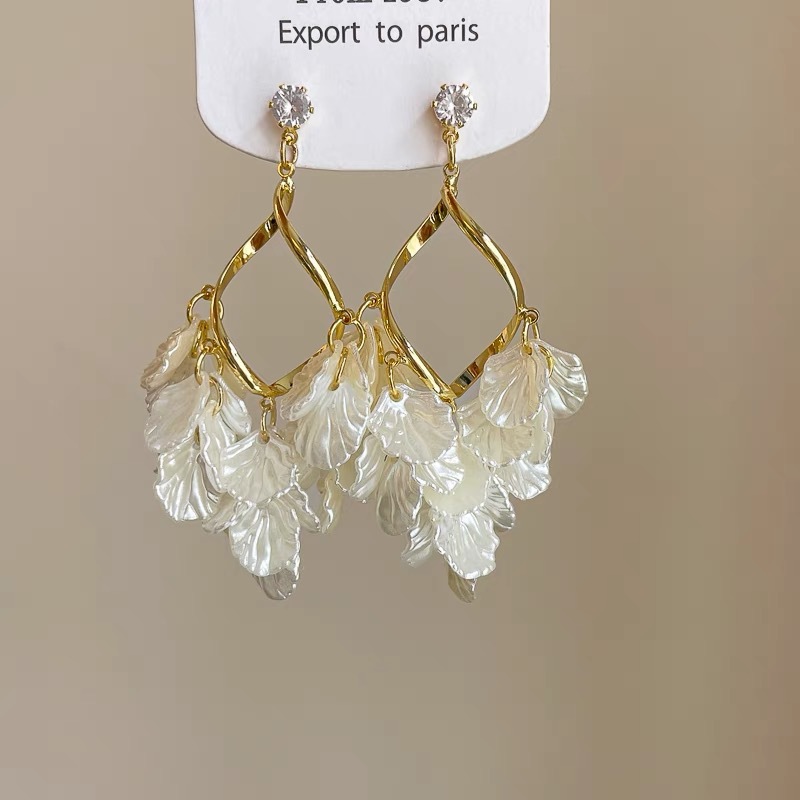 French long shell tassel zircon earrings, women's vacation-style stud earrings, design sense, niche earrings, 2025 new style Application Scenario