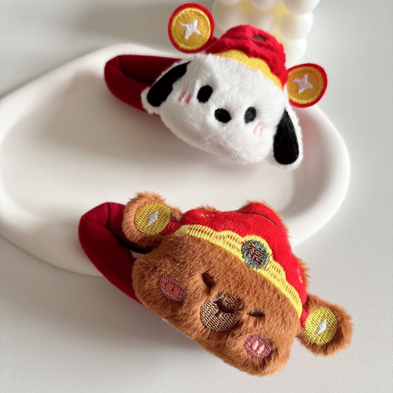 New Year cartoon plush Pacha dog hair clip, cute God of Wealth hat, capybara BB clip, creative new side clip hair accessory and headwear Specification drawing