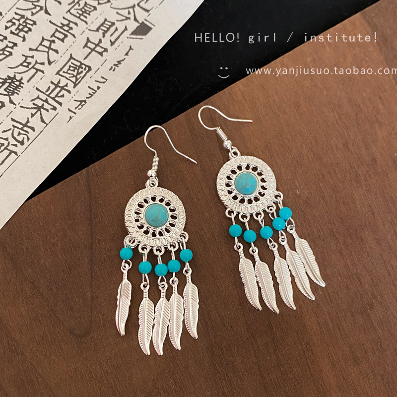 New Chinese-style tassel earrings for women, exotic Bohemian ethnic style, cool stud earrings, Hanfu cheongsam earrings for women Application Scenario