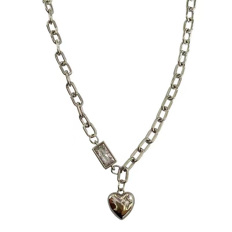 Light luxury heart-shaped necklace, 2023 new style, niche design sense, Internet celebrity style, collarbone chain, hot girl neck chain Item Picture
