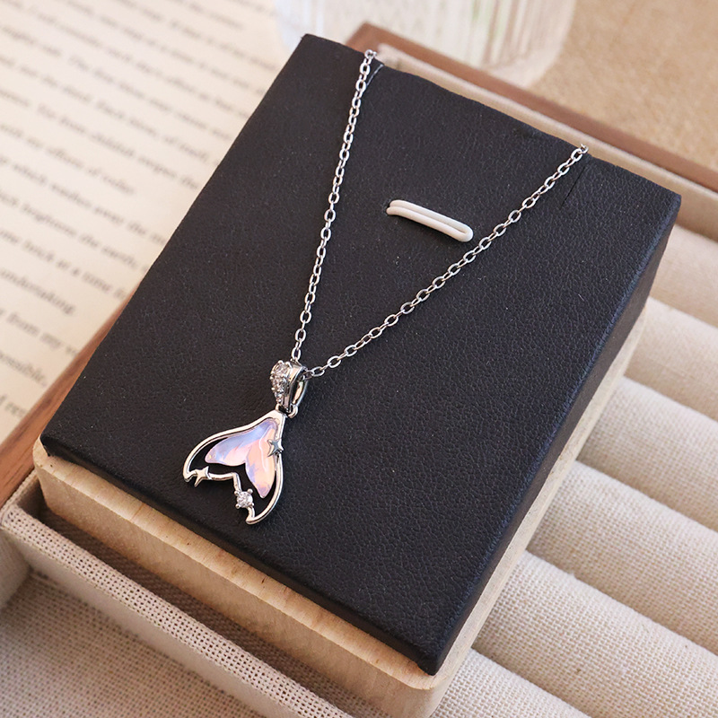 Silver light luxury design, dazzling fishtail necklace, dreamy and girlish, niche collarbone chain Valentine's Day gift Specification drawing