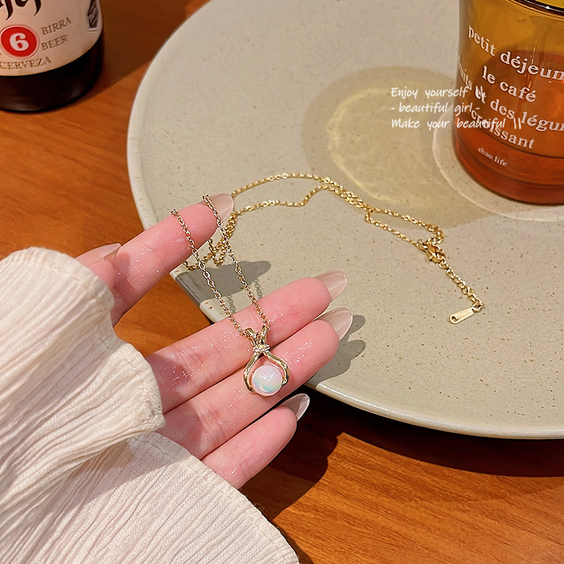 Korean style versatile pearl pendant necklace, cold and cool female style, fashionable and high-end design sense collarbone chain necklace wholesale details Picture
