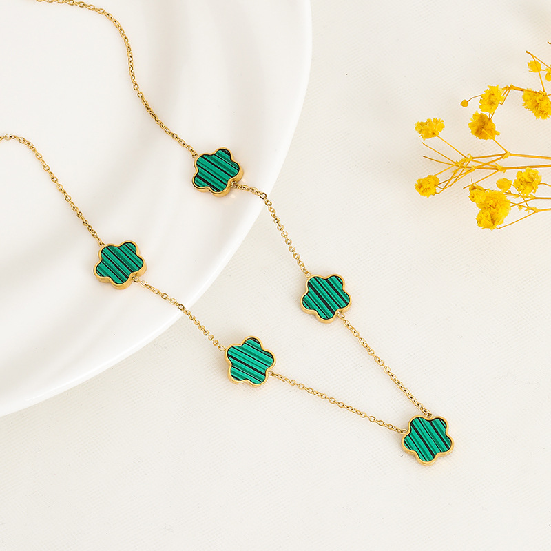 A fashionable five-flower titanium steel necklace with a unique and light luxury design for women. The collarbone chain does not fade and exudes a high-end and versatile accessory details Picture