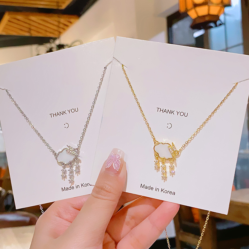Korean-style light luxury design lightning cloud raindrop pendant titanium steel necklace, versatile for women, niche collarbone chain wholesale full figure