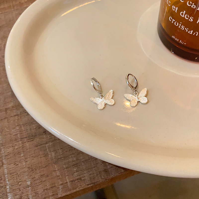 Silver butterfly retro style commuter earrings, women's Instagram cool and cool style, high-end and niche ear ring new style Specification drawing