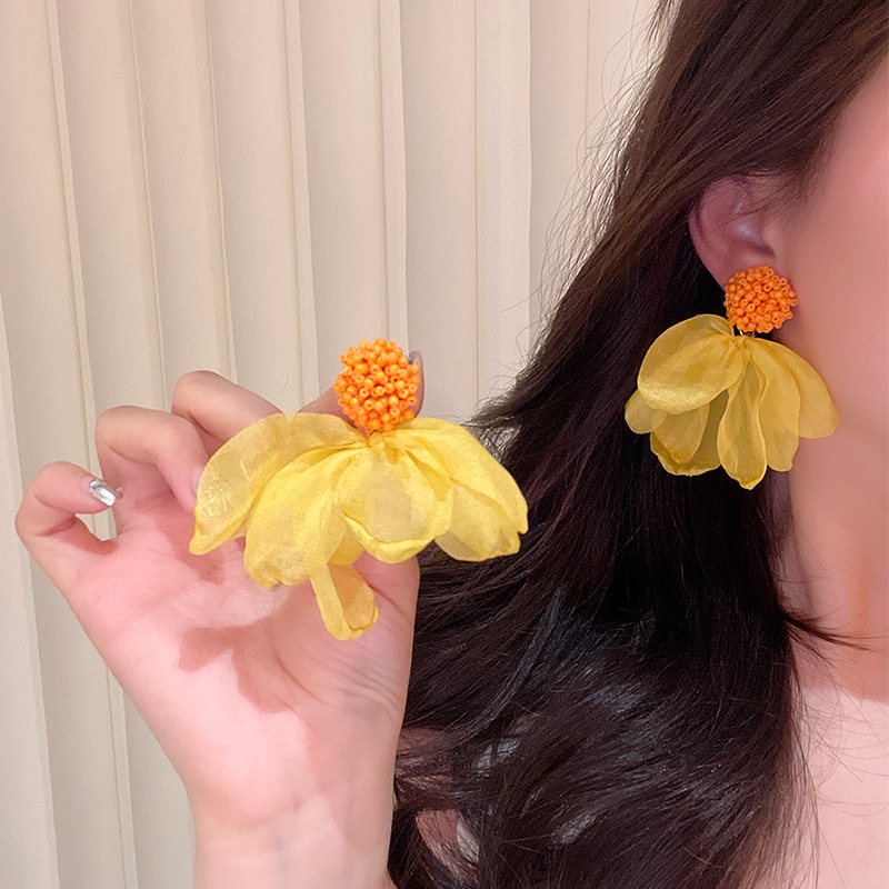 Sweet and sunny chiffon petal tassel earrings, unique feminine charm, fashionable and versatile, retro and exaggerated earrings and accessories Specification drawing
