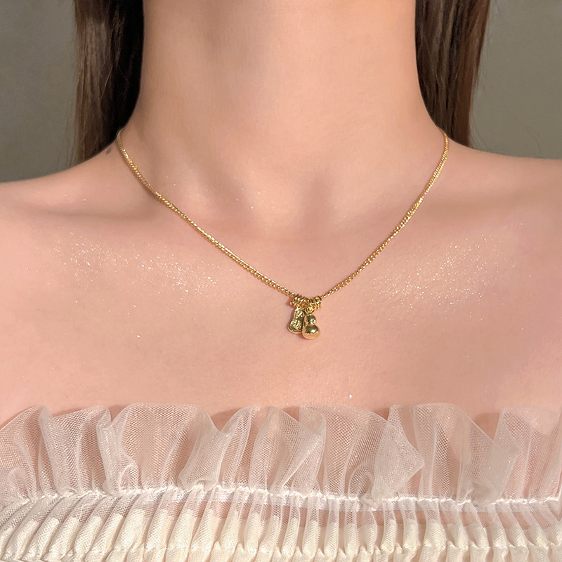 New Chinese-style golden exquisite gourd fortune pendant necklace, light luxury and high-end feel, retro style, versatile collarbone chain for women full figure