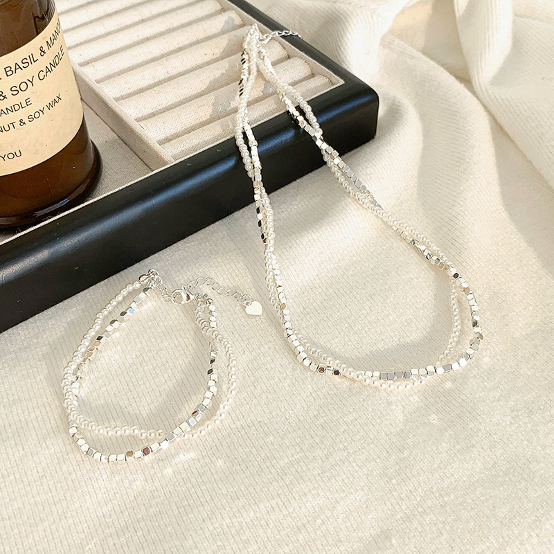 Korean-style niche design sense silver silver double-layer pearl necklace bracelet set, elegant and luxurious, versatile accessories wholesale Application Scenario