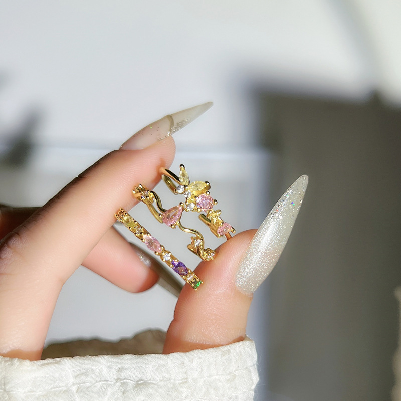The new cute and sweet geometric pink diamond open-top ring is exquisitely stacked. It features a unique and versatile design for women details Picture