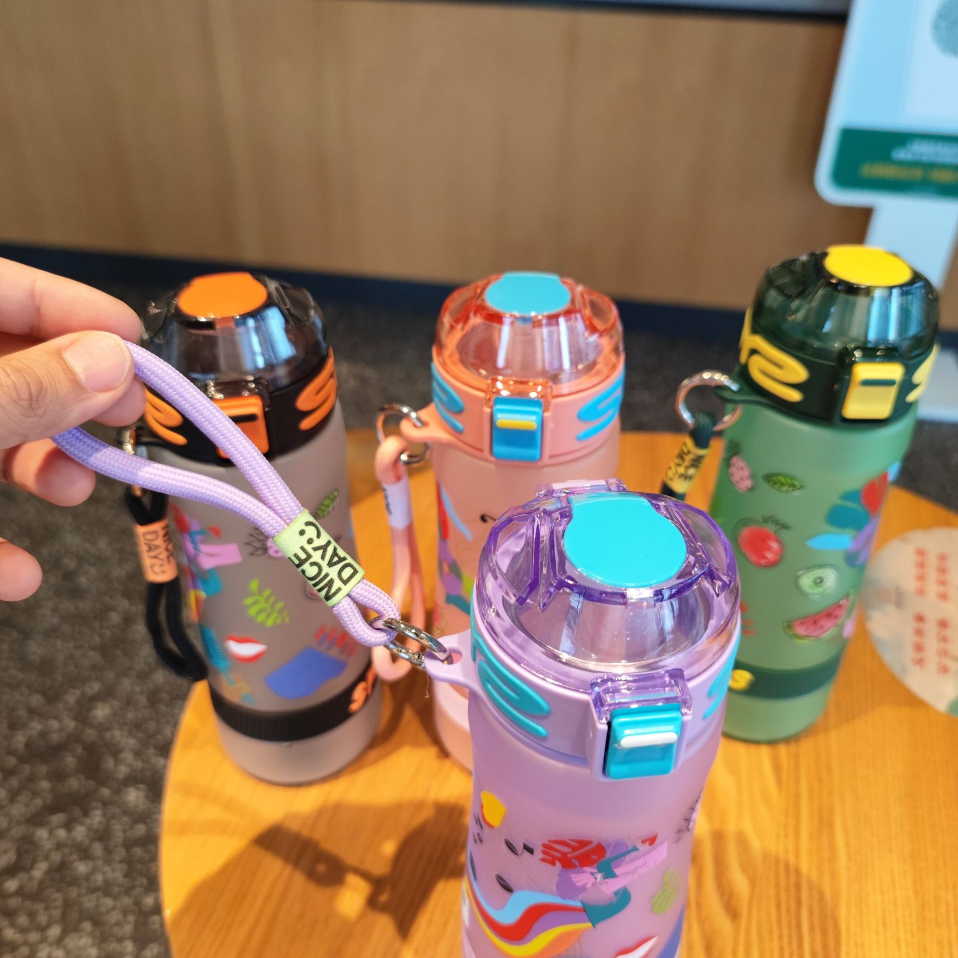 Wholesale summer high appearance level matte portable bouncy rope straw plastic water cup outdoor sports water bottle 700ml details Picture