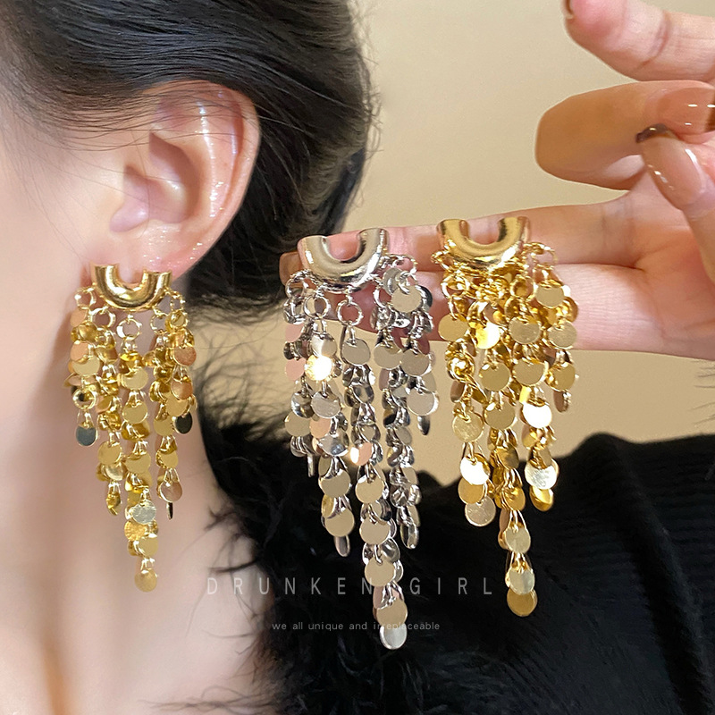 Exaggerated and high-end golden sequined tassel earrings for women, a niche and exaggerated look that makes the face look smaller, a unique Hong Kong-style metallic earpiece full figure