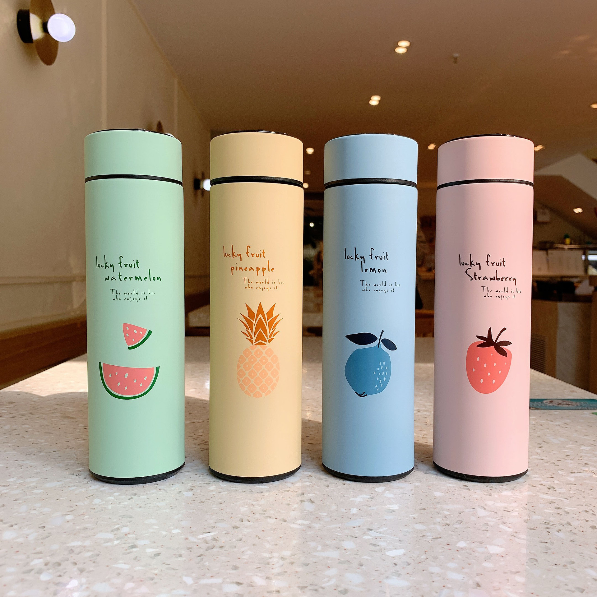 Smart temperature-measuring insulated cup, simple and cute, student and adult water cup, fresh and portable, large-capacity, high-end tea brewing cup Application Scenario