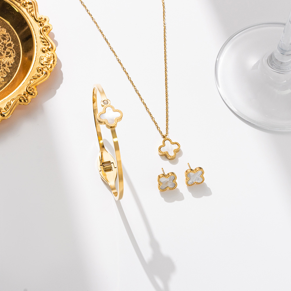 Wholesale of cross-border electroplated 18k gold stainless steel four-leaf clover set, fashionable and versatile necklace, bracelet and stud three-piece set details Picture