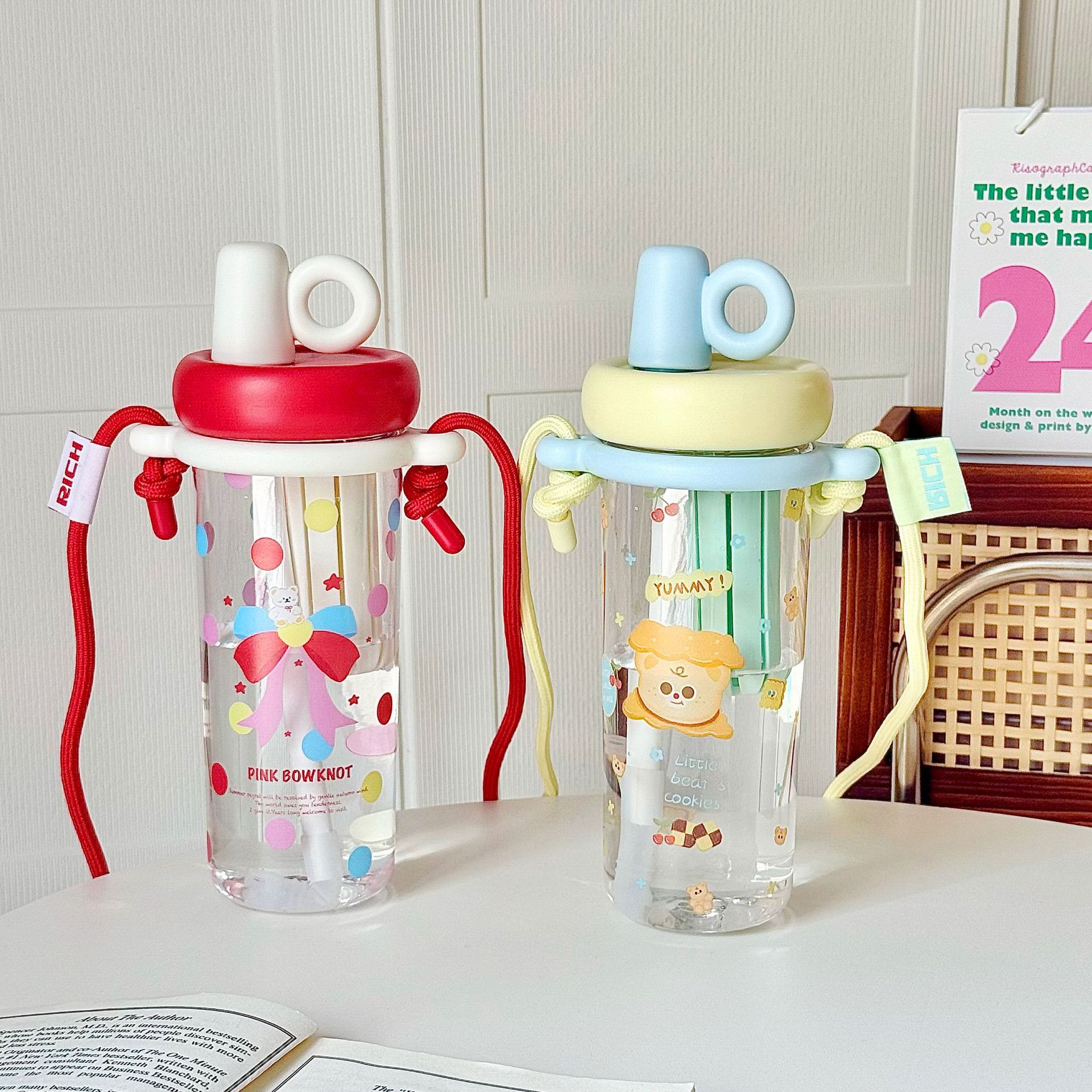 The new girls' water cup is cute and has a high level of appearance. It is a slanted straw cup that is anti-drop and portable. It is a cartoon plastic cup for office and students Specification drawing