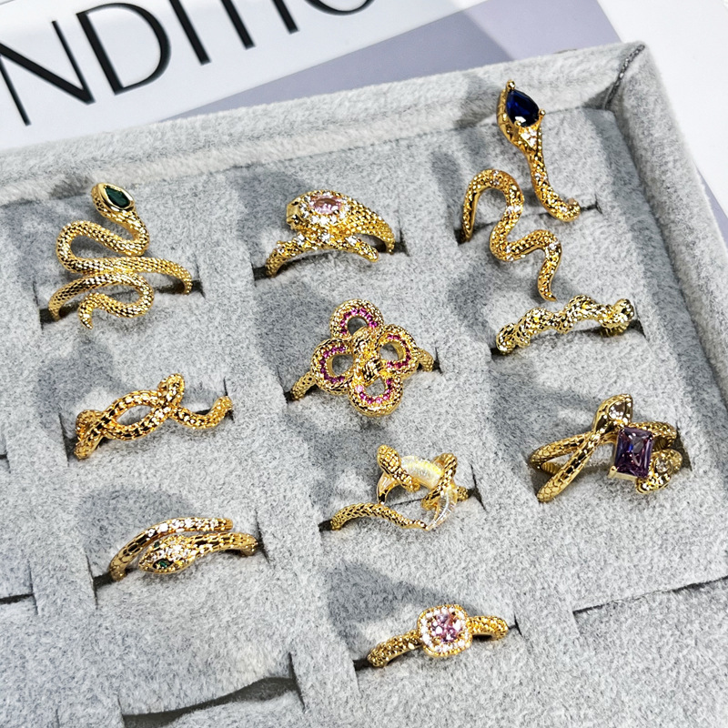 Exquisite retro pleated texture snake-shaped opening ring for women's Instagram cold style 2025 new fashion niche ring full figure