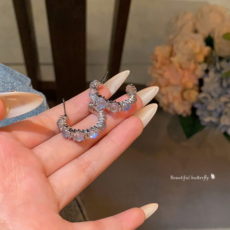 Light luxury cat's eye stone C-shaped circle earrings, women's Instagram cold style, individual, exquisite and versatile, elegant stud earrings, internet-famous earrings Specification drawing