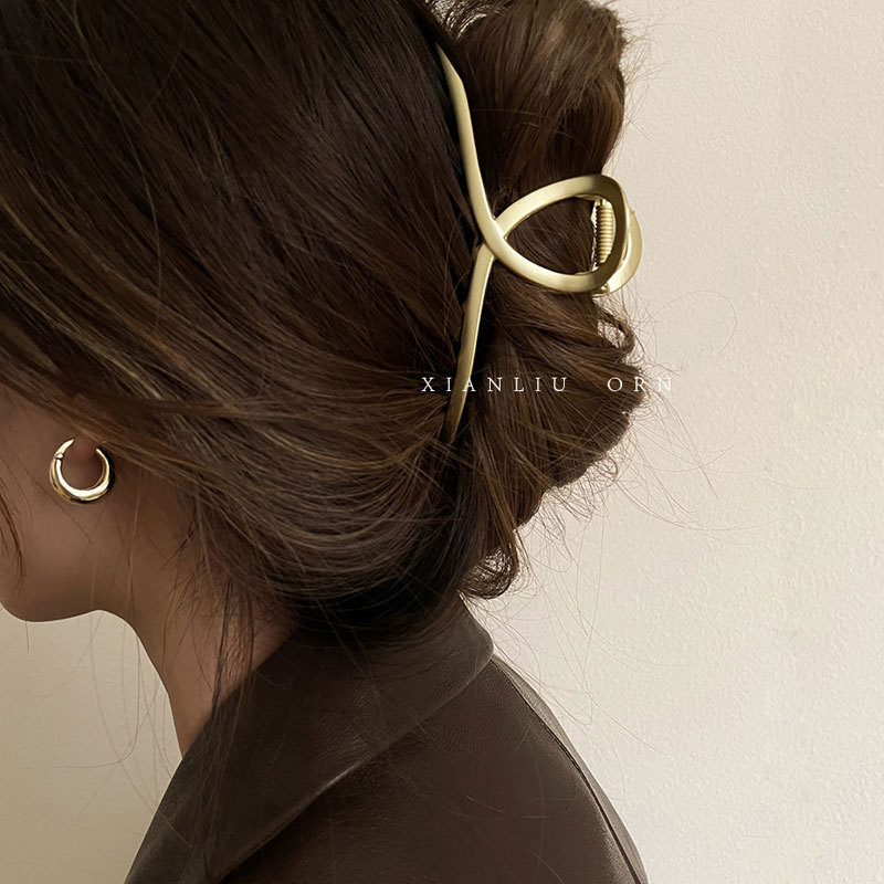 High-end, light luxury metal grabber for the back of the head, a popular 2025 new shark clip, extra-large high-end hairpin full figure