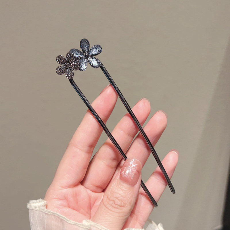 High-end U-shaped hairpin for women, new Chinese-style ancient-style glass flower updo hairpin, exquisite cheongsam hairpin headwear Application Scenario