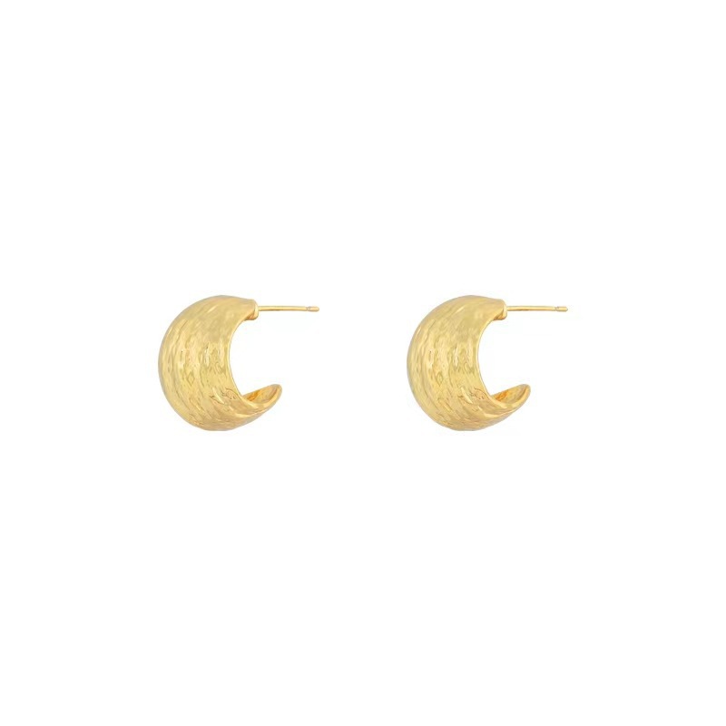 French metal textured arc-shaped earrings with a cold female style, bean stud earrings with a high-end and elegant look, unique earrings for autumn and winter Item Picture