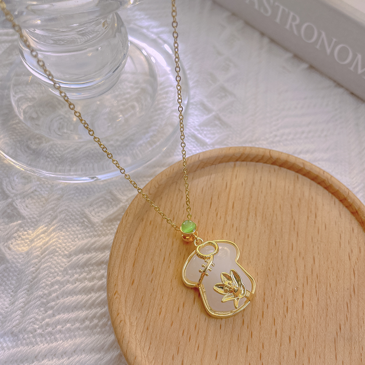 Chinese-style design sense cheongsam pendant, titanium steel necklace, women's Instagram niche real gold electroplated collarbone chain, versatile accessories Specification drawing