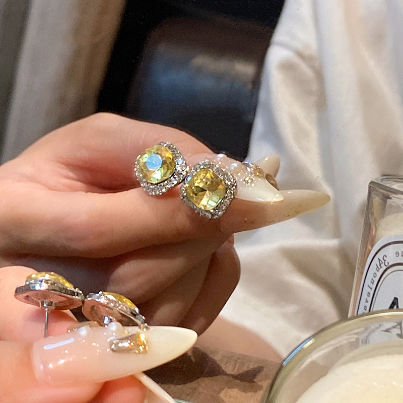 S925 Silver Needle Yellow Diamond Square Sugar Stud Earrings for Women 2024 New Style Bestseller, elegant and stylish earrings with a light luxury and high-end feel Specification drawing