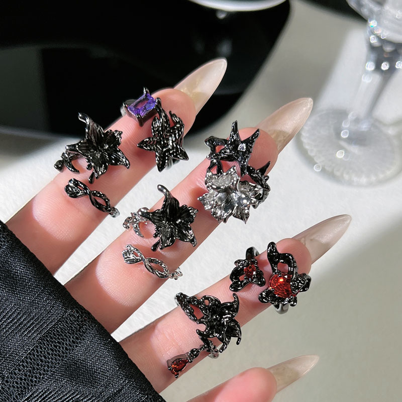 Punk dark style mandala flower ring, neutral style, sweet and cool, spicy girl, irregular texture design sense ring trend full figure
