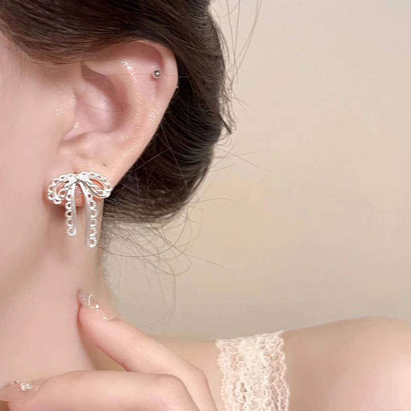 Ballet-style bow stud earrings, matte silver hollowed-out niche design ribbon earrings, delicate and sweet earrings for women Application Scenario