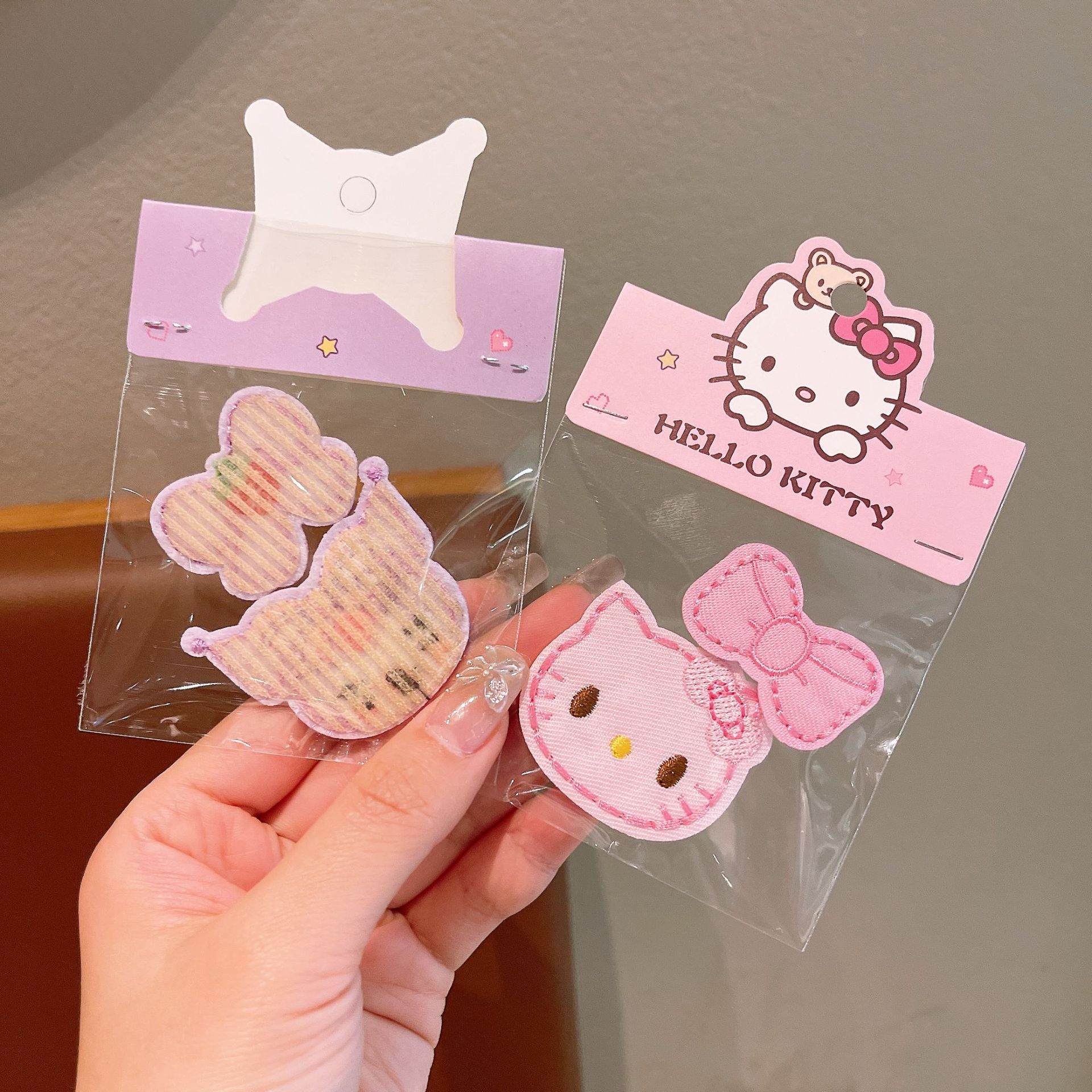 Cartoon Kulomi posted a cute children's hair-trimming tool, a girl's forehead bangs Velcro hairpin without a trace Application Scenario